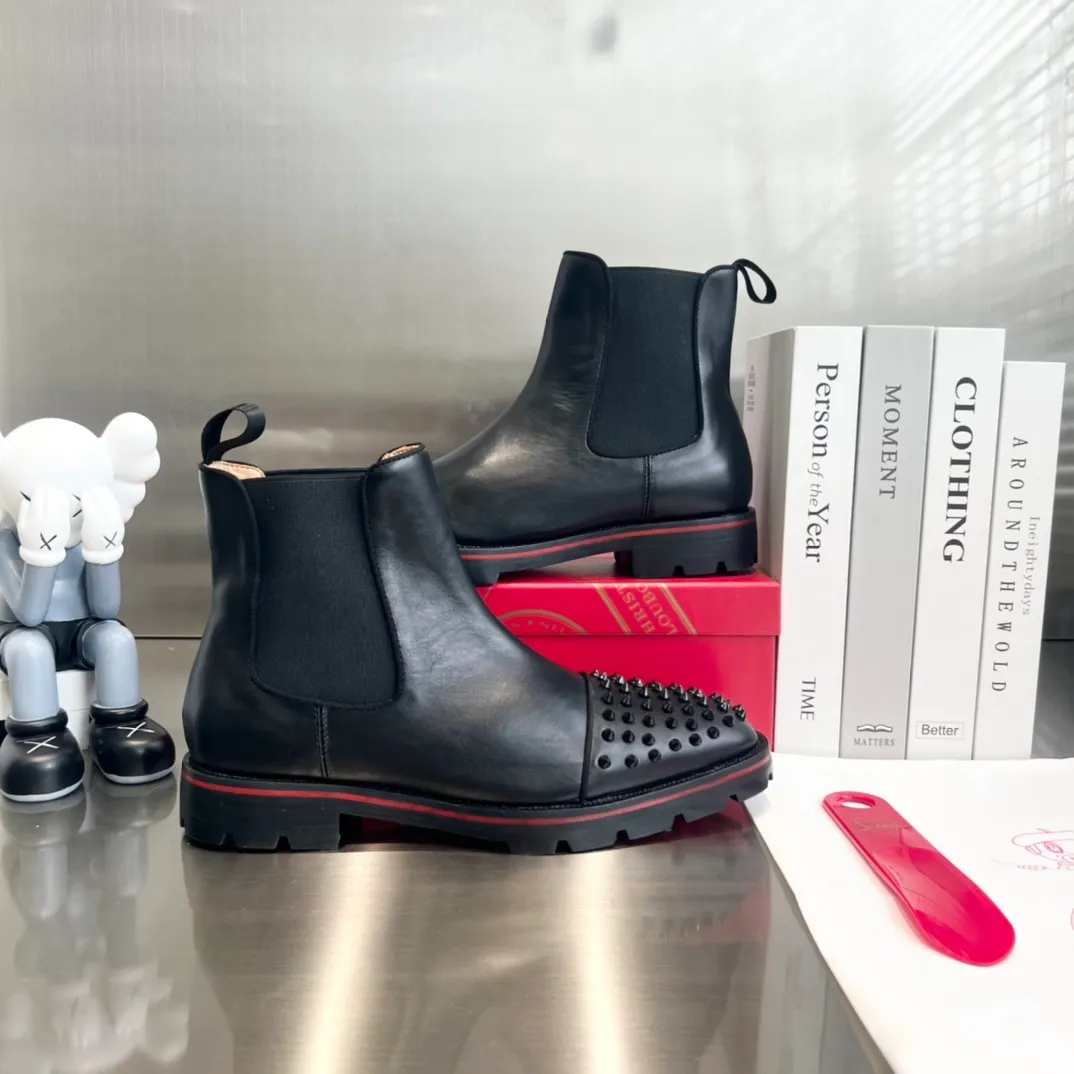 👟👟Ex-factory price 880👟👟 ╔Black cowhide boots with tire soles and front toe nails╗ ·Top version customization·²⁰²²𝐬𝐬 𝑪𝒉𝒓𝒊𝒔𝒕𝒊𝒂𝒏 𝑳𝒐𝒖𝒃𝒐𝒖𝒕𝒊𝒏 ▪️No matter the last shape, fabric, diamonds, nails, lining, outsole, they are as close as possible to ZP... ▪️The original sole is specially provided by the original factory ▪️The lining is imported water-dyed cowhide ▪️Private customization time is about 3-7 days —————— Size: Men's 38M-47M